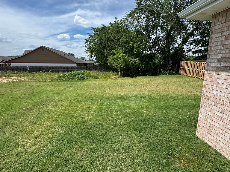 690 Kendra St — Photo 17
