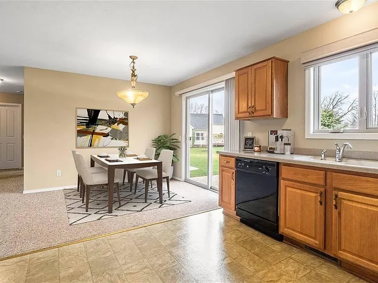 Kitchen and dining room (virtual staging)