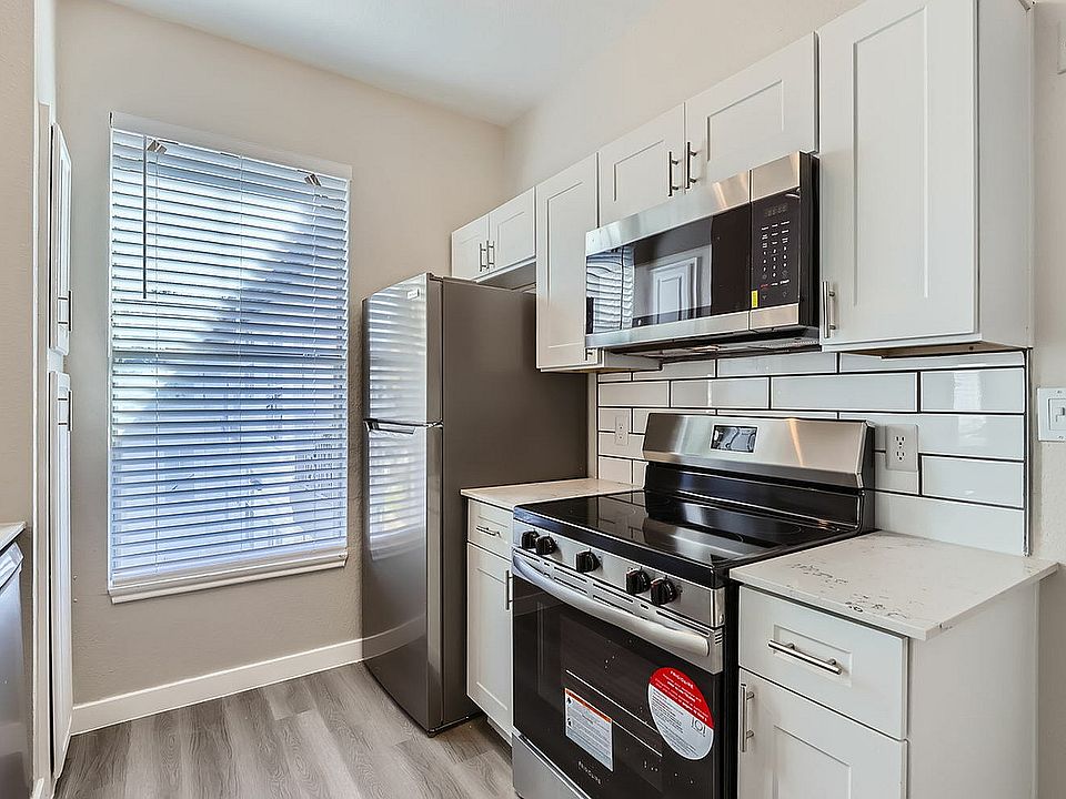 13100 Pandora Dr 3309 - Web Quality - 006 - 08 Kitchen