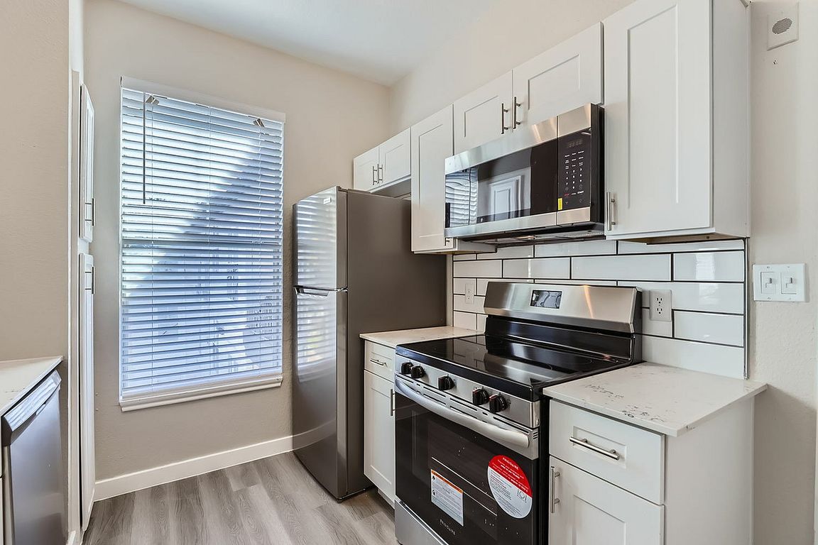13100 Pandora Dr 3309 - Web Quality - 006 - 08 Kitchen