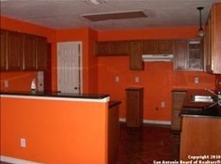 975 S View Dr, Lytle, TX 78052