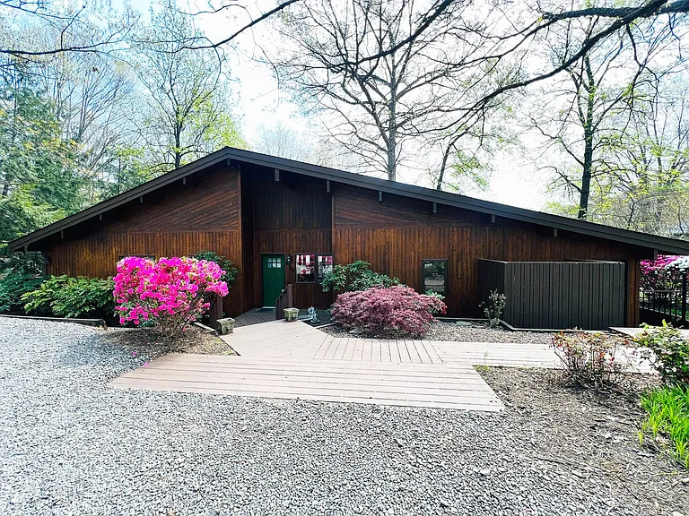 8788 Graham Rd — Photo 2