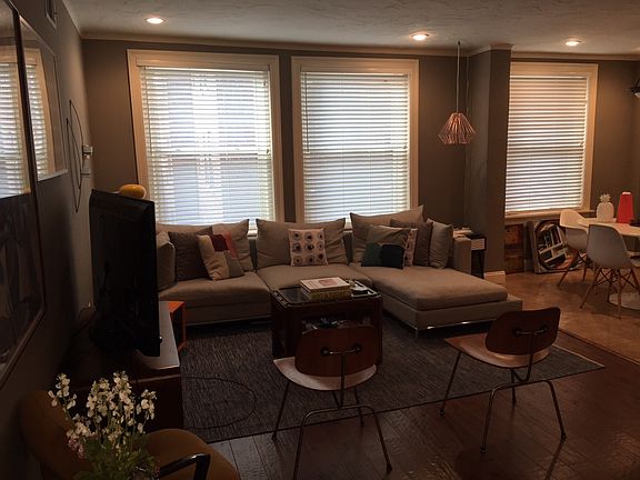 5th image of 229 Ward Pkwy APT 202B