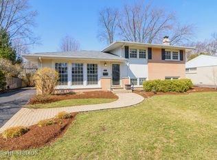 802 N Stratford Rd, Arlington Heights, IL 60004