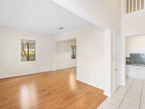 5th image of 2501 Venetian Court