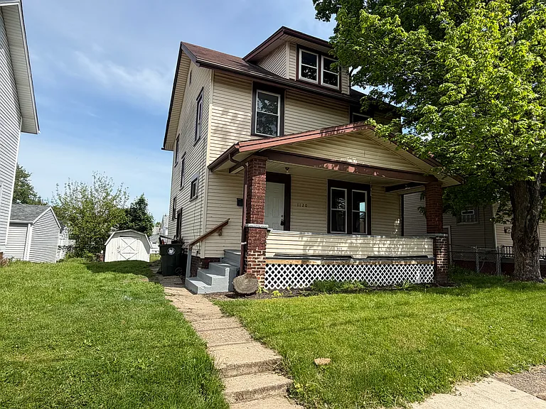 1120 Bedford Ave SW — Photo 2