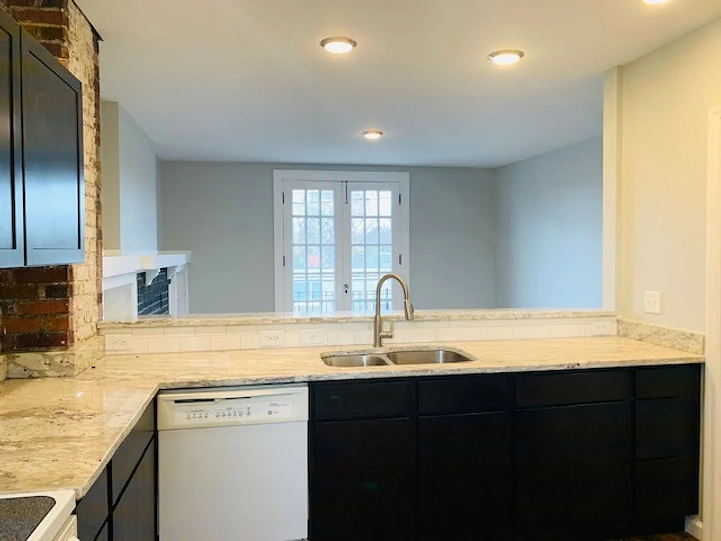 South-side 2 Bedroom Loft Now Available! — Photo 2