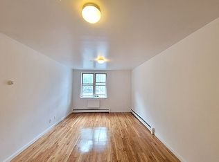 30-14 33rd St #1R, Astoria, NY 11102