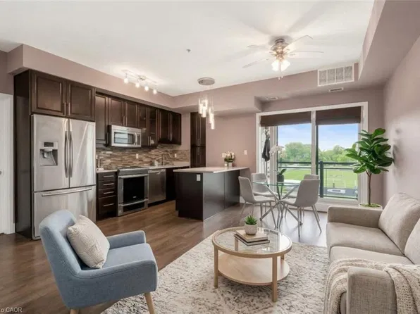 128 Garden Dr #413, Oakville, ON L6K 0H7