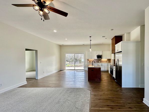 1208 Stutzman St, Halstead, KS 67056