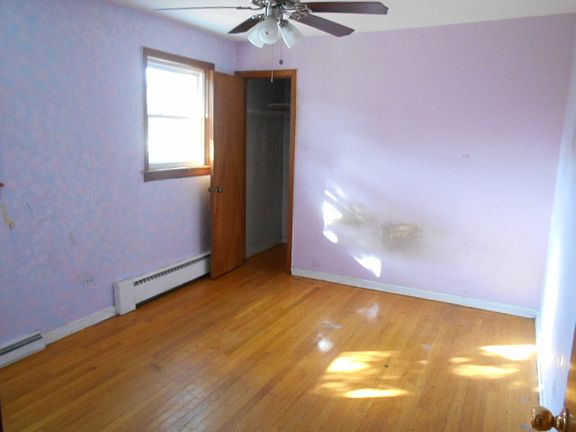 3rd image of 14305 S Dearborn St
