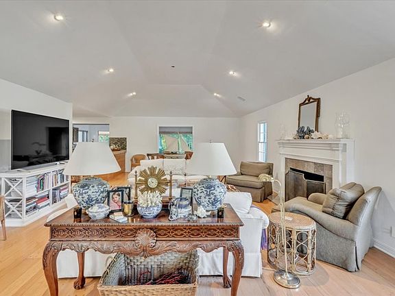 4th image of 1801 S Drakestone Ave