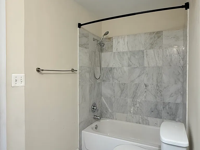 Master Bathroom - Upper Level