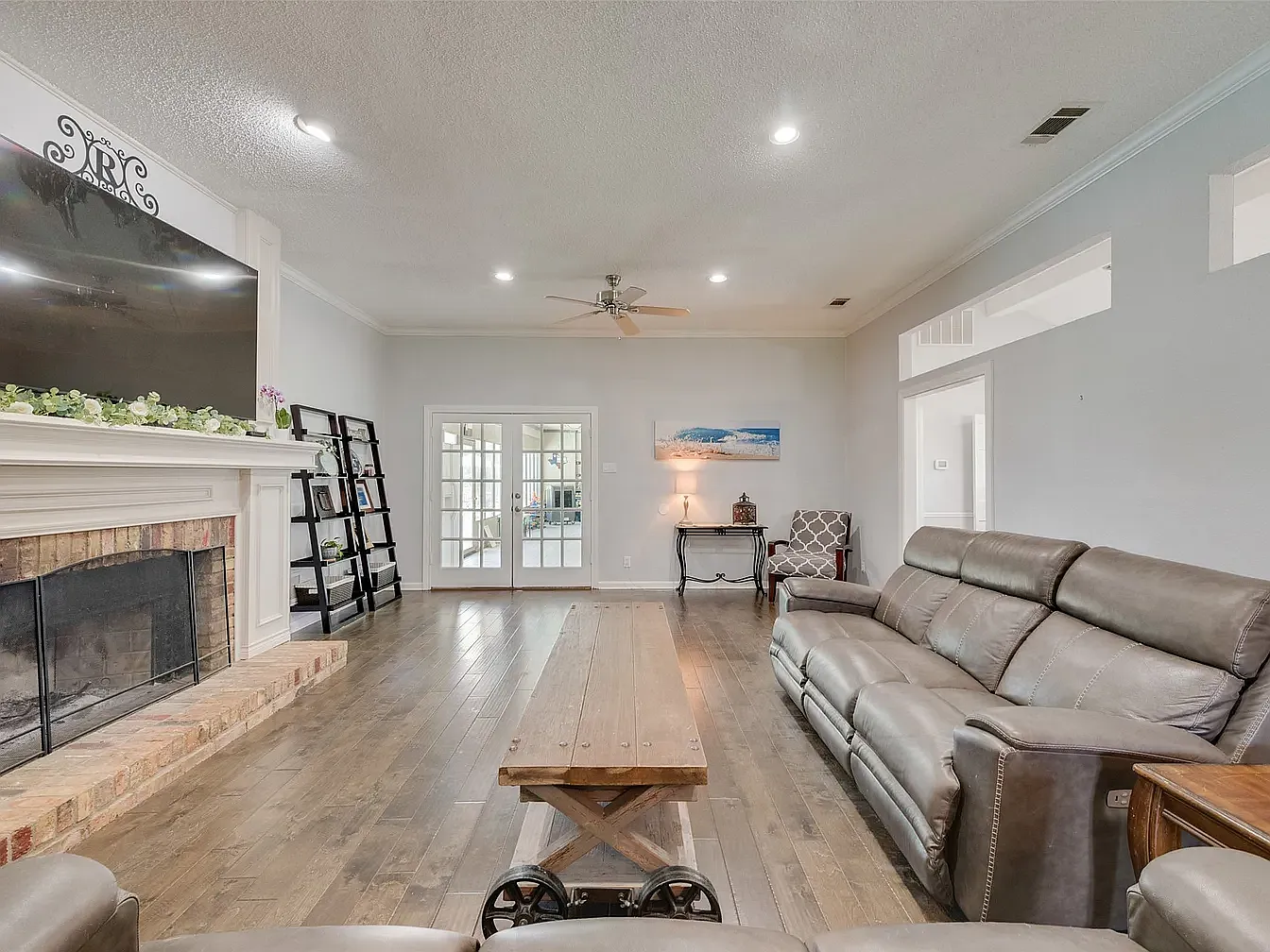 4 bed, 2669 sqft, $2,999 — Photo 4