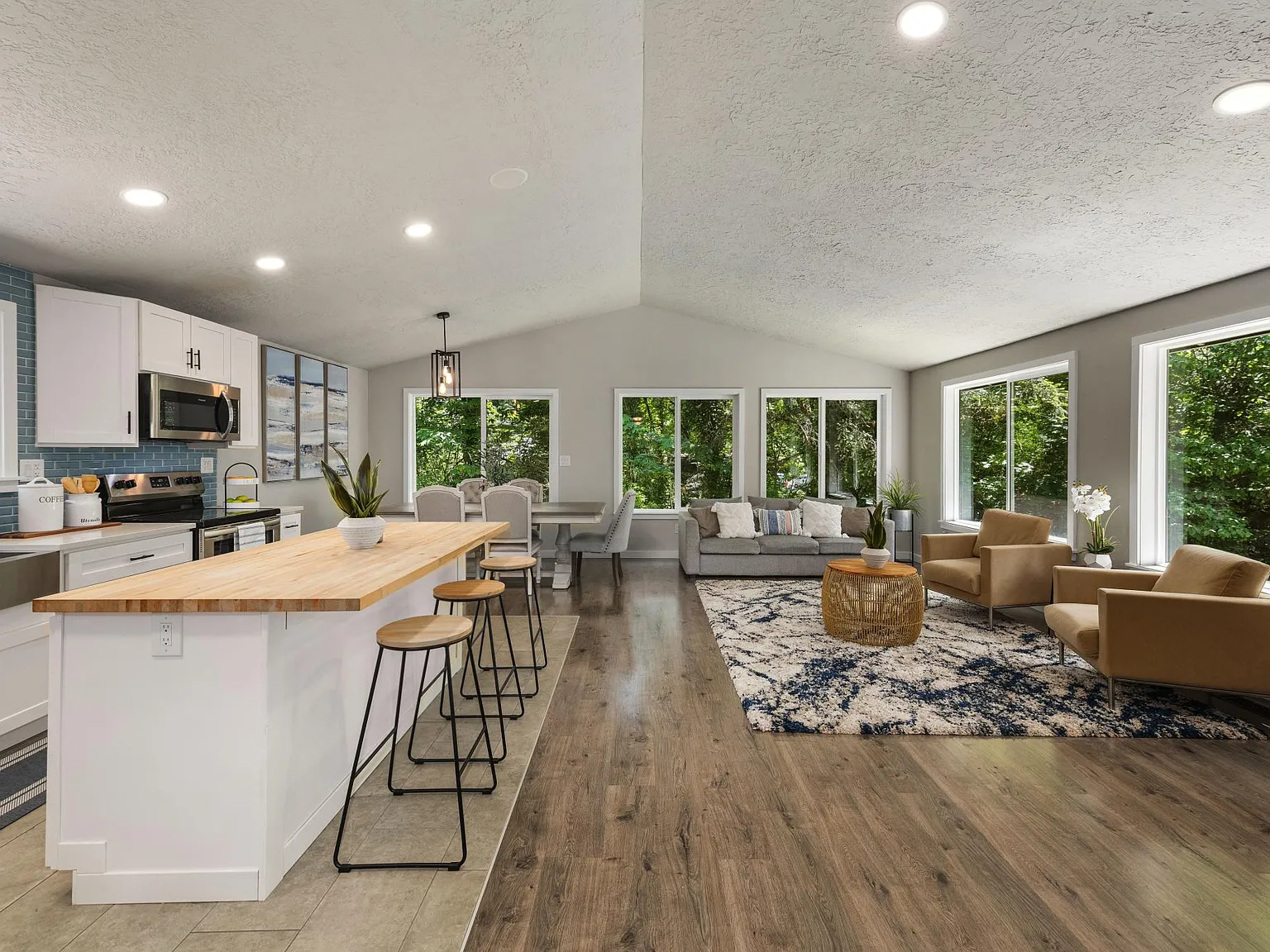 3 bed, 2240 sqft, $3,500 — Photo 3