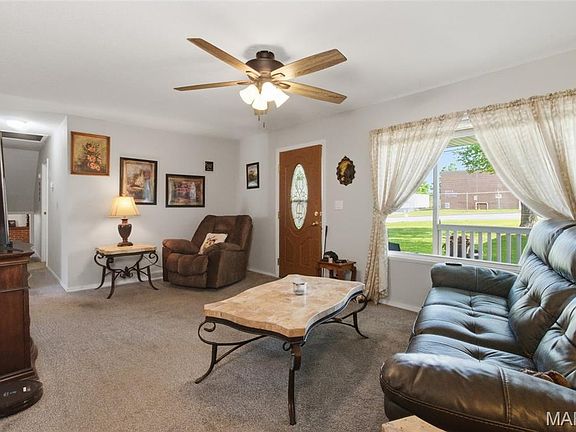 4th image of 601 Lanning Ln