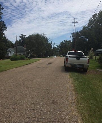 3rd image of 104 W Oak St