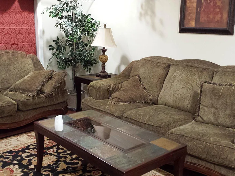 400 Mercury Dr — Photo 7