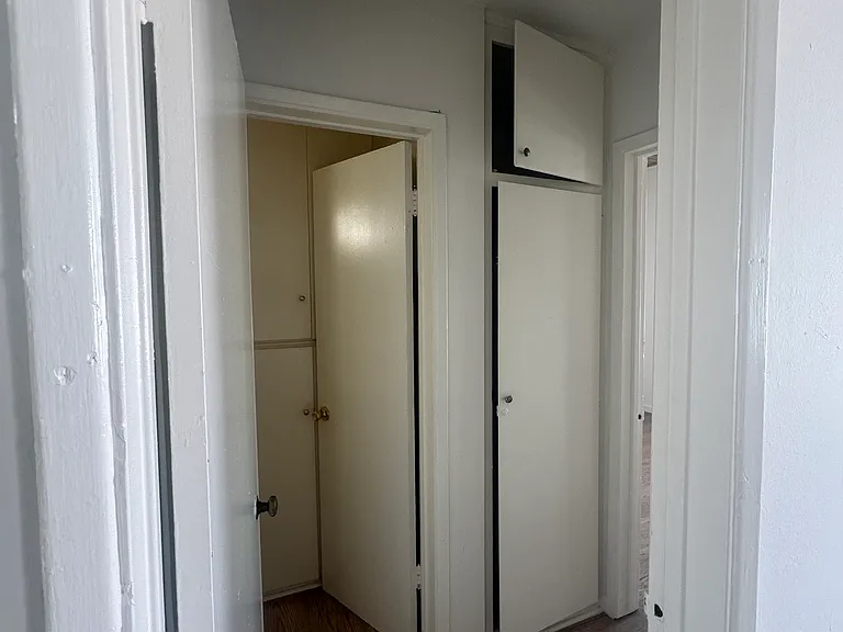 450 Midvale Ave — Photo 11