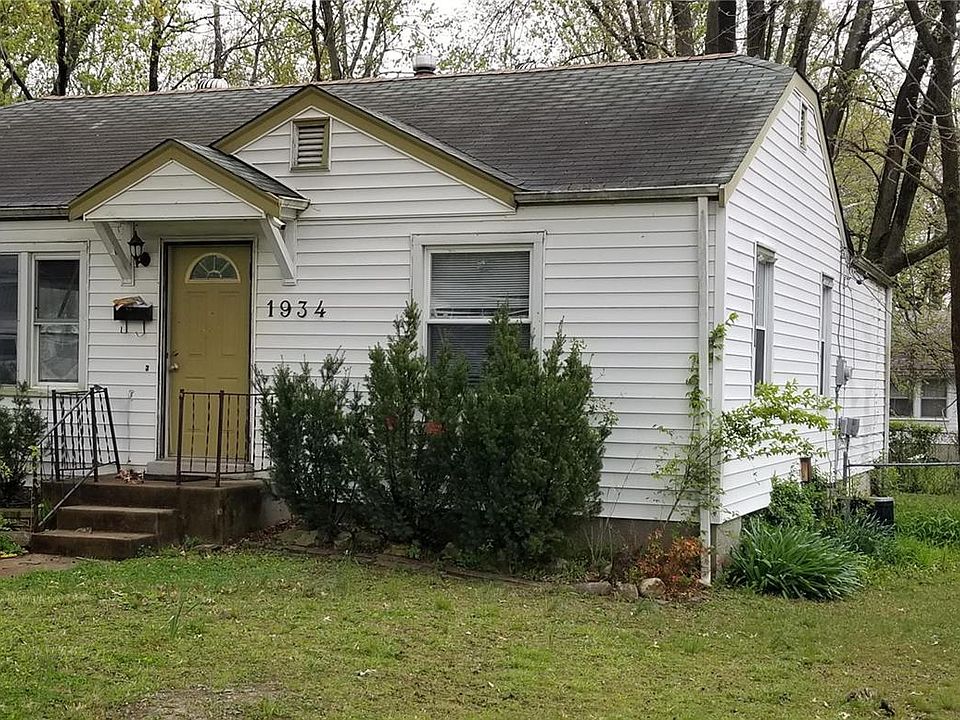 1st image of 1934 Larch Dr