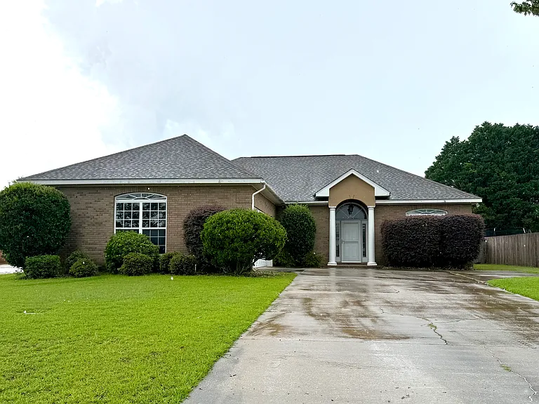 211 Hannah Rd — Photo 1