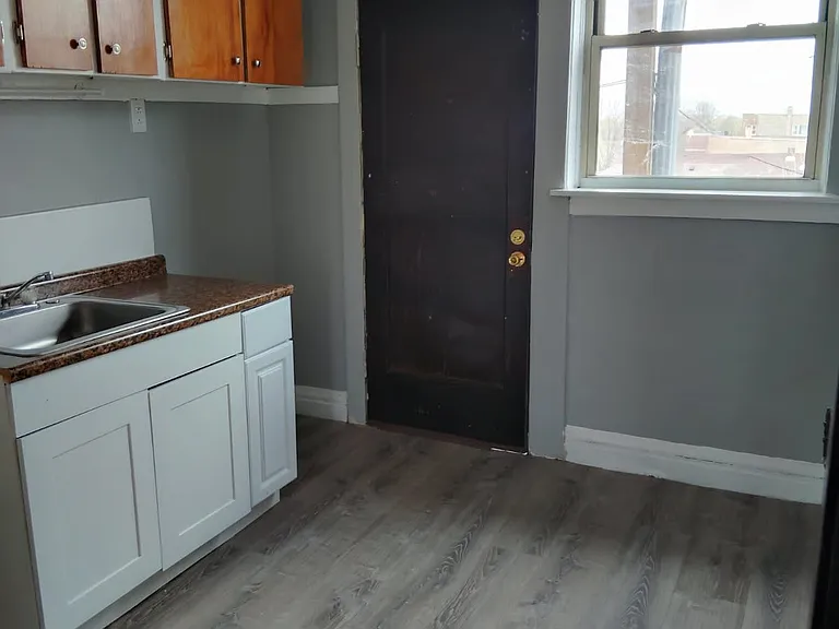 2535 W 63rd St — Photo 25