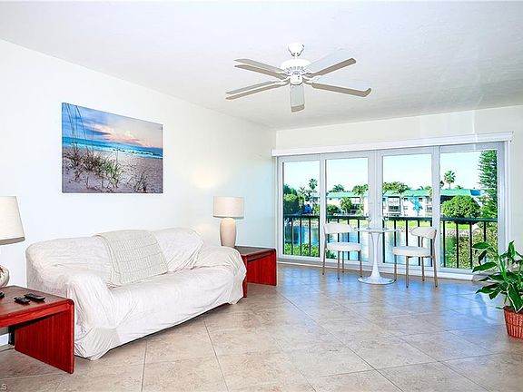 5th image of 3055 Riviera DR #306