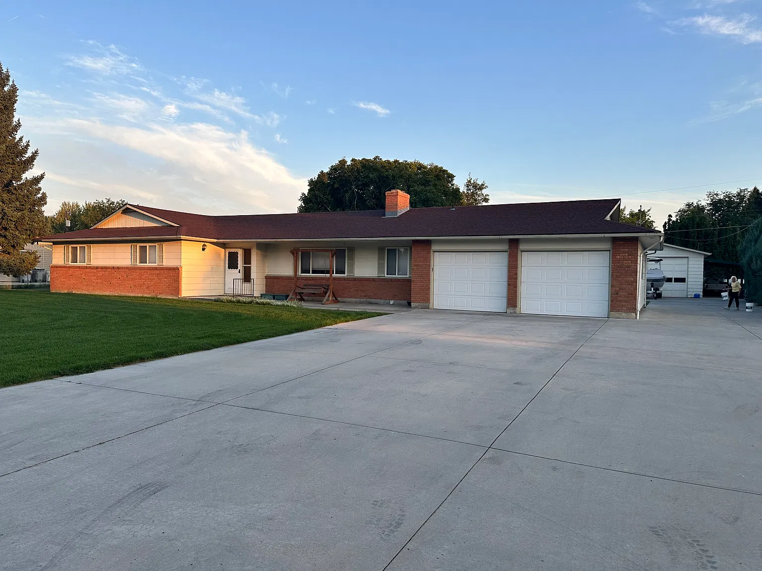 4 bed, 2243 sqft, $2,500 — Photo 3