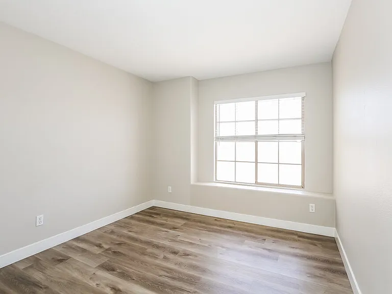 1218 Cobble Lake Ave — Photo 14