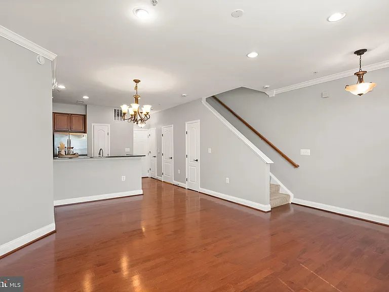 242 N Summit Ave #21 — Photo 13