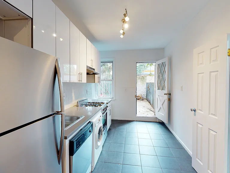 792 Metropolitan Ave #1L — Photo 6