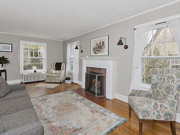 5th image of 410 Glendenning Pl