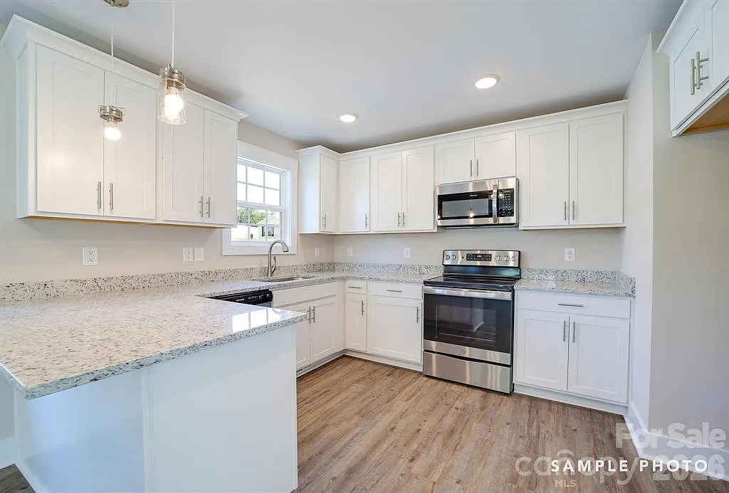 3 bed, 2.5 bath, 1240 sqft, $1,750 — Photo 2