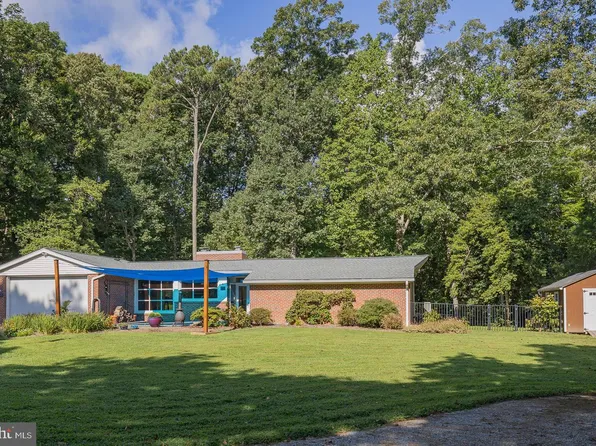 23 Oak Ridge Dr, Kilmarnock, VA 22482
