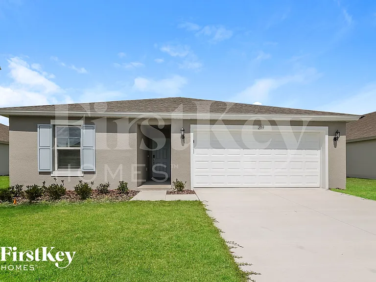 219 Southern Breeze Loop — Photo 1