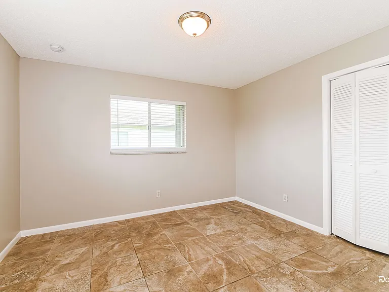 1408 SE 22nd Ter — Photo 10