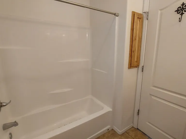 713 W Summit St — Photo 11