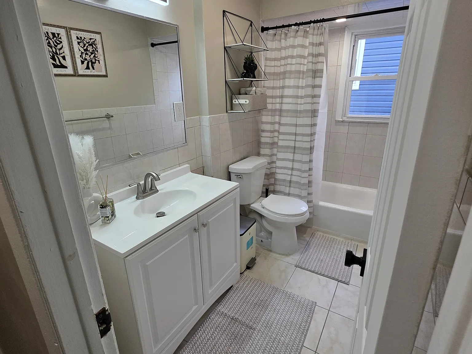 3 bed, 1200 sqft, $3,100 — Photo 4