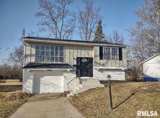 6337 N Randwick Rd, Peoria, IL 61615