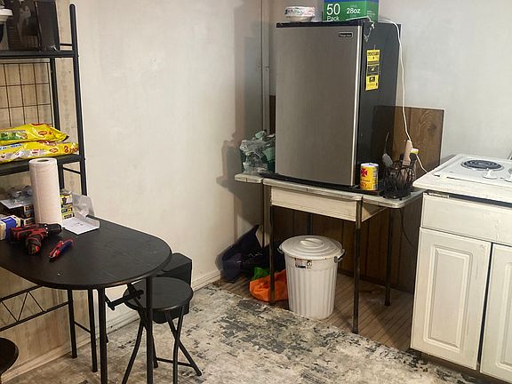 Kitchen it stove, top mini fridge fit small table