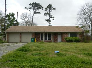 207 S Circle Dr, Baytown, TX 77521