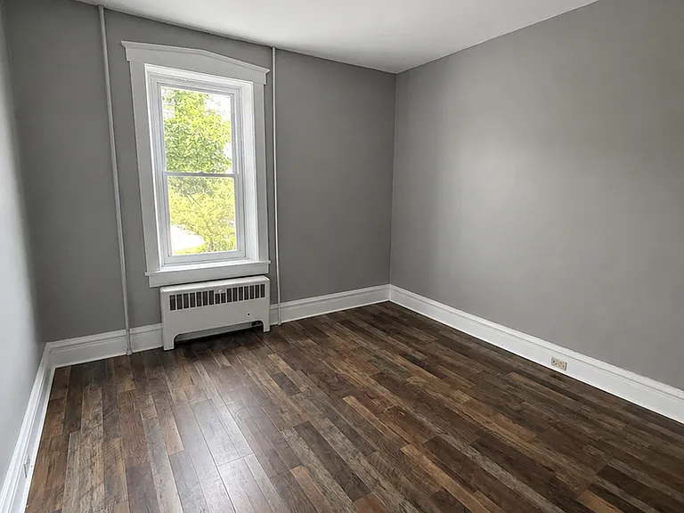 439 W High St — Photo 11