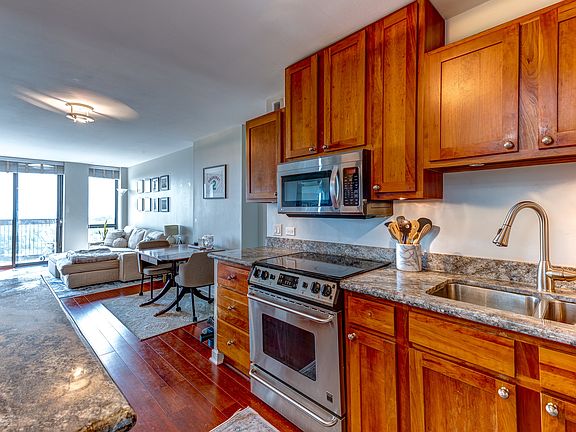 2nd image of 1660 N Lasalle St #1105