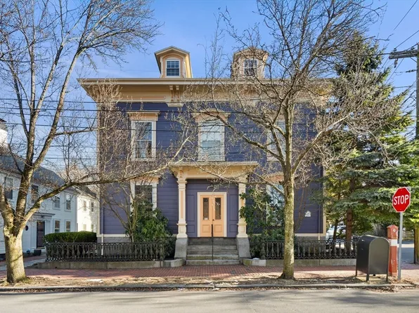 145 Federal St APT 1, Salem, MA 01970