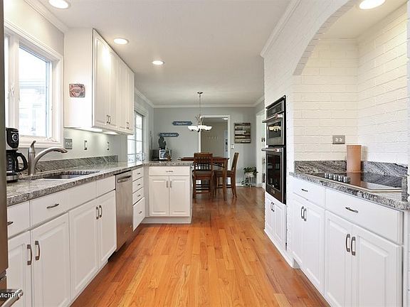 4th image of 3120 Bluffwood Pl