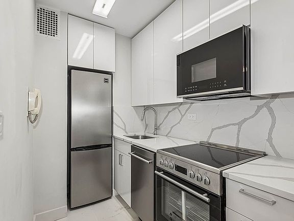 3rd image of 404 E 66th St APT 7C