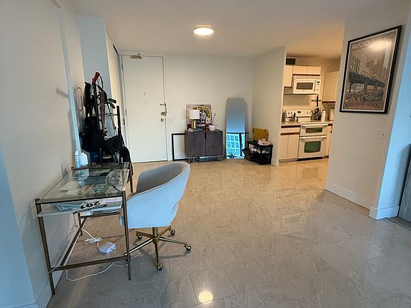 3rd image of 900 N Lakeshore Dr #2106