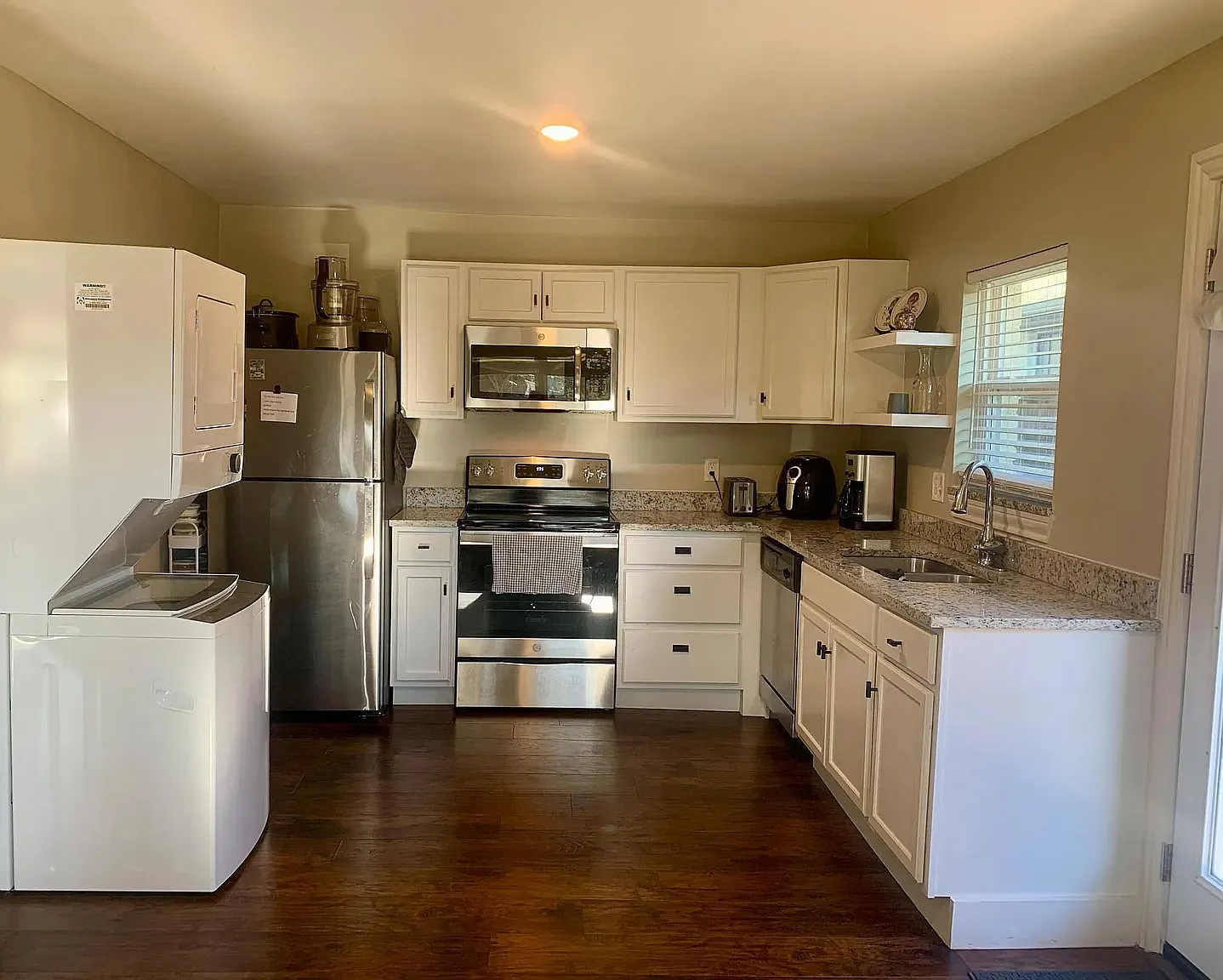 2 bed, 1000 sqft, $1,700 — Photo 4