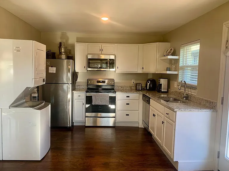 10021 Olmos Dr #10021 — Photo 4