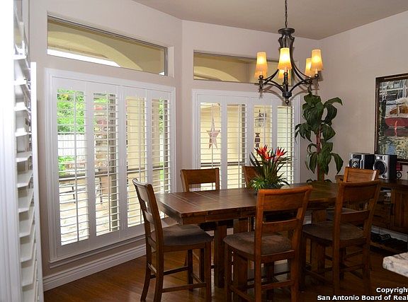 5th image of 220 Blue Bird Ct